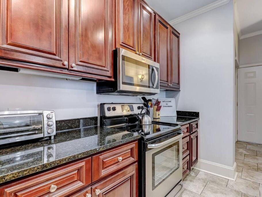 Historic Savannah Gold Private Condo With Pool - 2Bed, 1&Half Bath, Sleeps 6, 1St Floor, 15 Min Walk To Historic Savannah Center And All Attractions Exterior photo