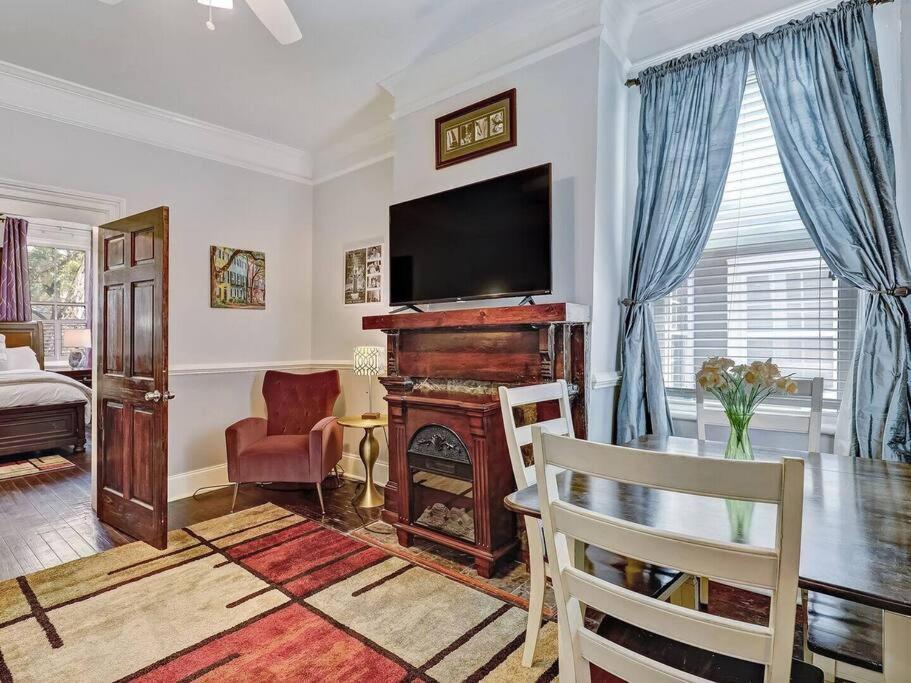 Historic Savannah Gold Private Condo With Pool - 2Bed, 1&Half Bath, Sleeps 6, 1St Floor, 15 Min Walk To Historic Savannah Center And All Attractions Exterior photo